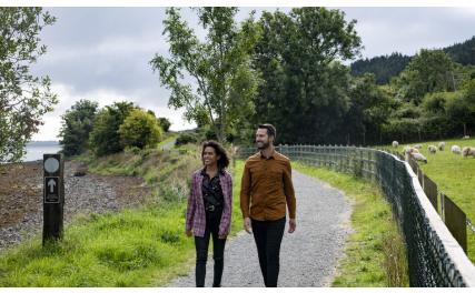 Couple walking the Carlingford Lough Greenway - Photo Tourism Ireland